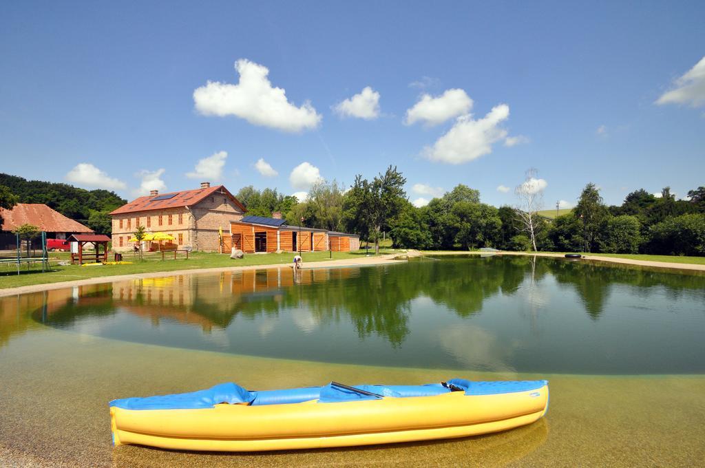 Rekreacni Areal Dvur Honetice Hotel Buitenkant foto