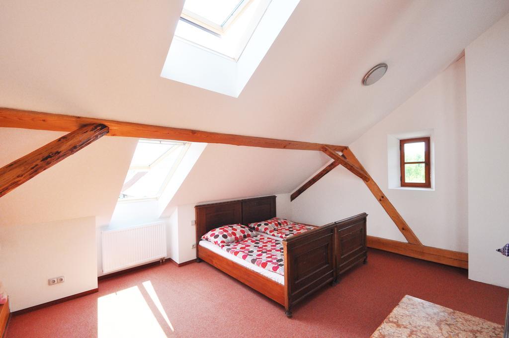 Rekreacni Areal Dvur Honetice Hotel Buitenkant foto