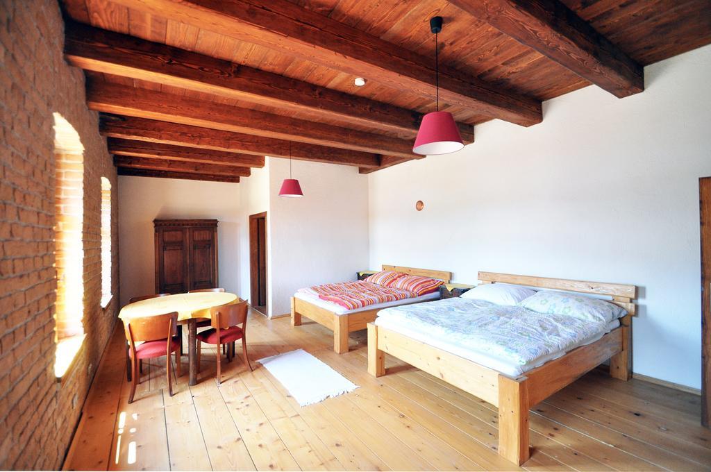 Rekreacni Areal Dvur Honetice Hotel Buitenkant foto